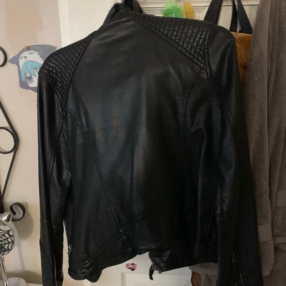 Large Albercrombie & Fitch Leather Jacket - Picture 2 of 5